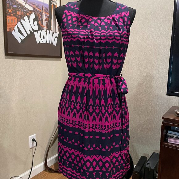 Forever 21 Dresses & Skirts - Forever 21 Geometric Fuchsia & Navy Shift Dress